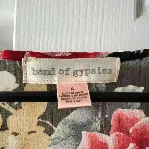 Beautiful Floral Woman’s Kimono - Picture 3 of 4